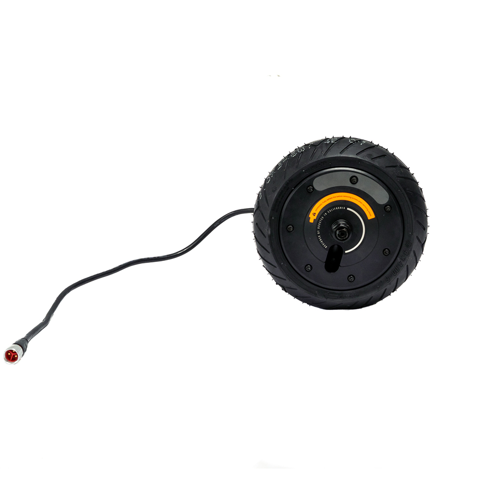 Boosted Rev 750W Motor + Tire The powerful 750 watt continuous brushless DC motor. This is a original new spare part and compatible with the rear. *due to the pressure involved in the manufacturing of a Boosted Rev, the cable has a few marks that show during disassembling.