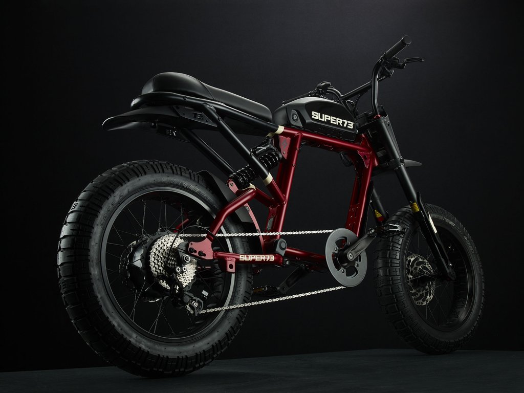 Super73-RX Carmine Red The RX debuts Super73’s most powerful and technologically advanced drive system with multi-class ride modes. This performance vehicle is a street-legal electric motorbike that does not require a license or registration. The RX also features Super73’s all-new connected electronics suite and is compatible with iOS and Android mobile devices through the new Super73 App.
