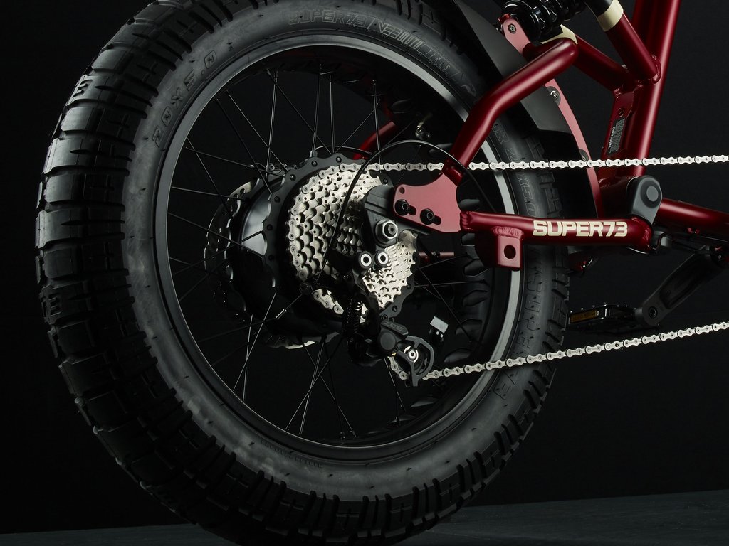 Super73-RX Carmine Red The RX debuts Super73’s most powerful and technologically advanced drive system with multi-class ride modes. This performance vehicle is a street-legal electric motorbike that does not require a license or registration. The RX also features Super73’s all-new connected electronics suite and is compatible with iOS and Android mobile devices through the new Super73 App.