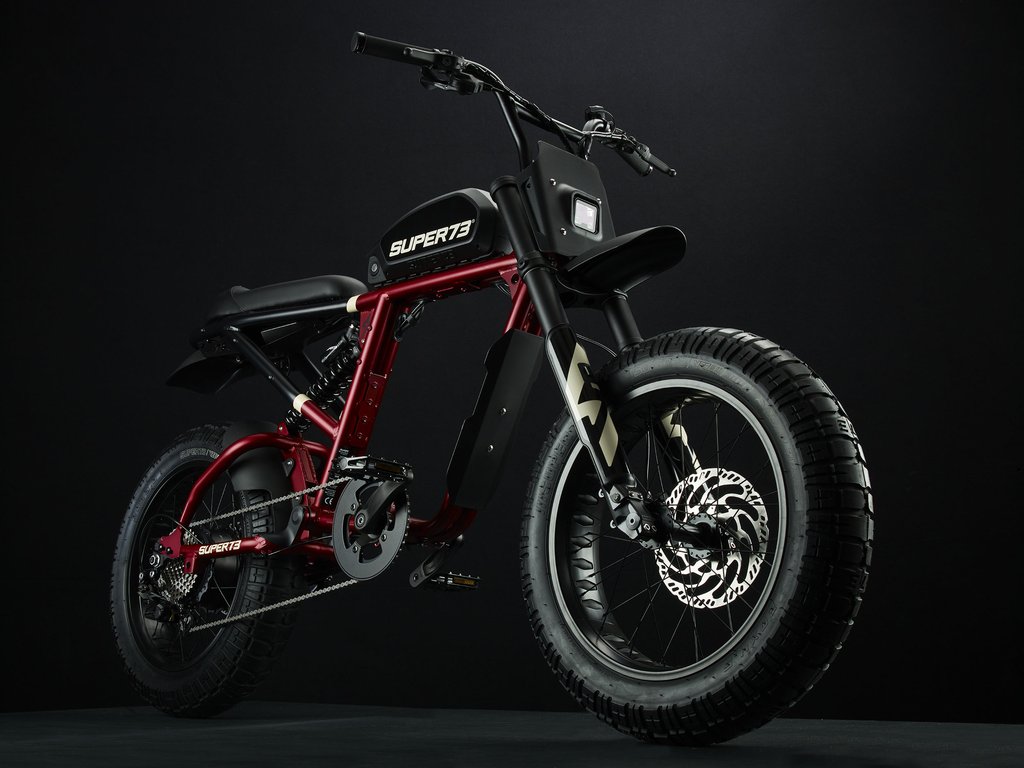 Super73-RX Carmine Red The RX debuts Super73’s most powerful and technologically advanced drive system with multi-class ride modes. This performance vehicle is a street-legal electric motorbike that does not require a license or registration. The RX also features Super73’s all-new connected electronics suite and is compatible with iOS and Android mobile devices through the new Super73 App.