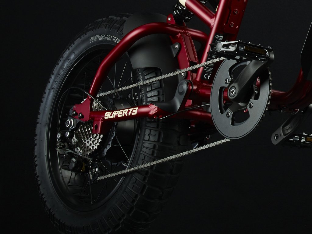 Super73-RX Carmine Red The RX debuts Super73’s most powerful and technologically advanced drive system with multi-class ride modes. This performance vehicle is a street-legal electric motorbike that does not require a license or registration. The RX also features Super73’s all-new connected electronics suite and is compatible with iOS and Android mobile devices through the new Super73 App.
