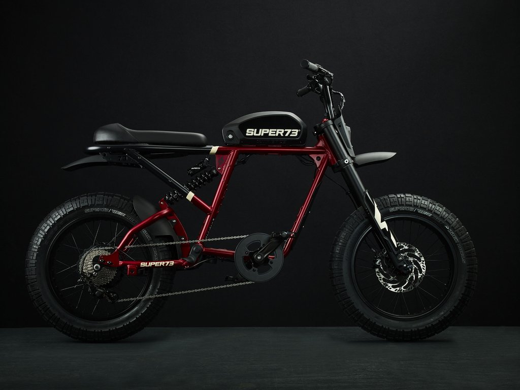 Super73-RX Carmine Red The RX debuts Super73’s most powerful and technologically advanced drive system with multi-class ride modes. This performance vehicle is a street-legal electric motorbike that does not require a license or registration. The RX also features Super73’s all-new connected electronics suite and is compatible with iOS and Android mobile devices through the new Super73 App.