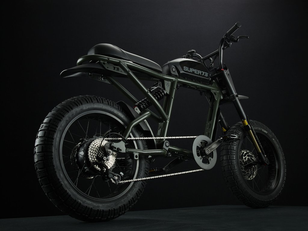 Super73-RX Olive Drab The RX debuts Super73’s most powerful and technologically advanced drive system with multi-class ride modes. This performance vehicle is a street-legal electric motorbike that does not require a license or registration. The RX also features Super73’s all-new connected electronics suite and is compatible with iOS and Android mobile devices through the new Super73 App.