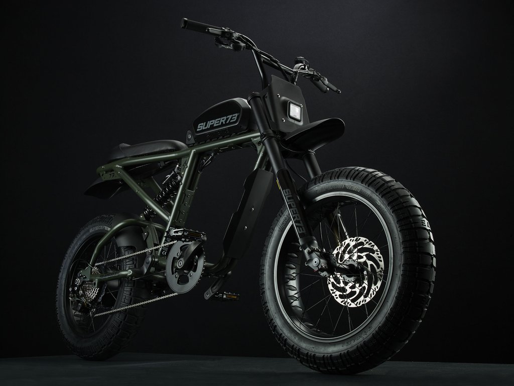 Super73-RX Olive Drab The RX debuts Super73’s most powerful and technologically advanced drive system with multi-class ride modes. This performance vehicle is a street-legal electric motorbike that does not require a license or registration. The RX also features Super73’s all-new connected electronics suite and is compatible with iOS and Android mobile devices through the new Super73 App.