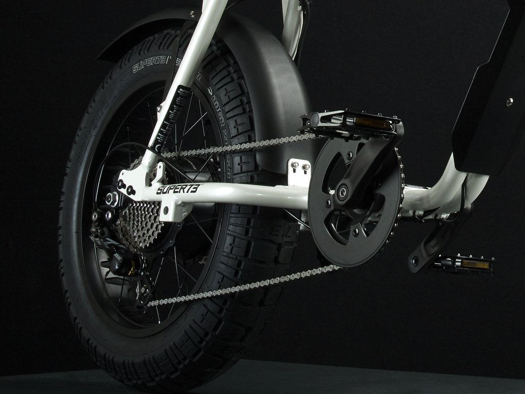 SUPER73-S2 Bone White The Super73-S2 is a high performance street-legal electric motorbike that does not require a license or registration. Designed for the urban adventurer, the agile S2 is a sport-cruiser style motorbike built with an aircraft-grade aluminum alloy frame and a fully adjustable air spring suspension fork. The S2 also features Super73's all-new connected electronics suite that is compatible with iOS and Android mobile devices through the new Super73 App.
