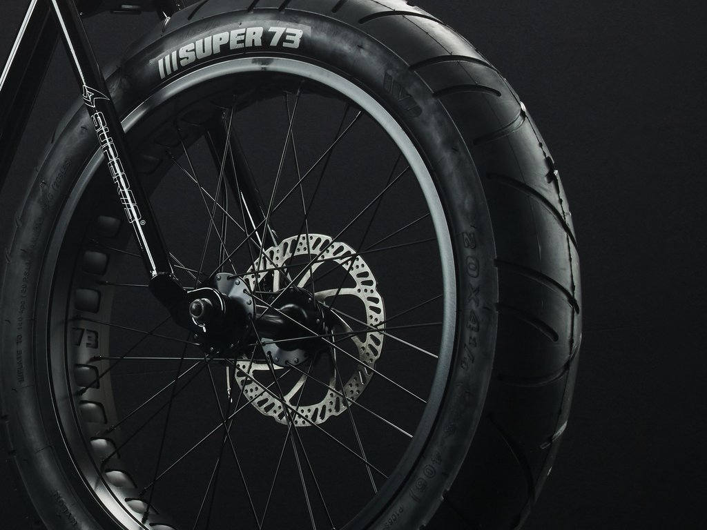SUPER73-ZG Jet Black The SUPER73-ZG is perfect for exploring the city. The compact frame and the EPAC 250W internal hub motor make an excellent vehicle for anyone who wants the superior feeling of a regular SUPER73 with a smaller frame.