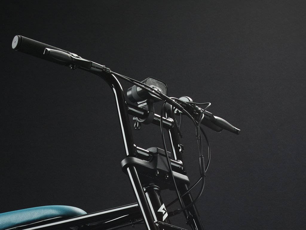 SUPER73-ZG Jet Black The SUPER73-ZG is perfect for exploring the city. The compact frame and the EPAC 250W internal hub motor make an excellent vehicle for anyone who wants the superior feeling of a regular SUPER73 with a smaller frame.