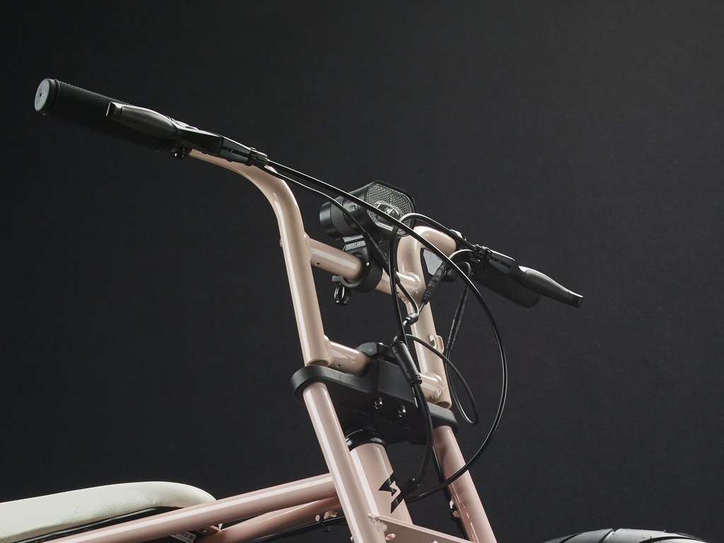 SUPER73-ZG Millenial Pink The SUPER73-ZG is perfect for exploring the city. The compact frame and the EPAC 250W internal hub motor make an excellent vehicle for anyone who wants the superior feeling of a regular SUPER73 with a smaller frame.