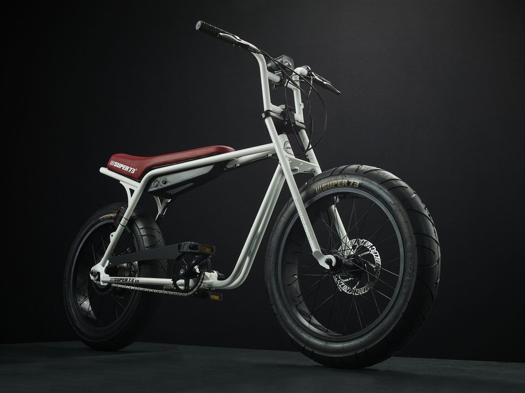 SUPER73-ZG White The SUPER73-ZG is perfect for exploring the city. The compact frame and the EPAC 250W internal hub motor make an excellent vehicle for anyone who wants the superior feeling of a regular SUPER73 with a smaller frame.