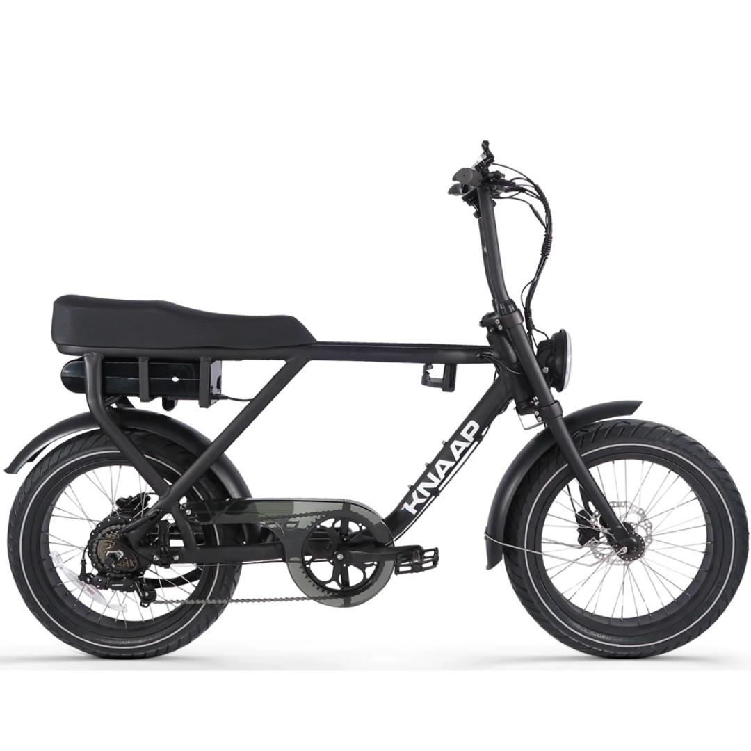 Knaap bike Black The Knaap Bike AMS in the color Black is one of the few two-seater urban fat bikes that you really want to be seen on. The Knaap Bike AMS goes 25 kilometers per hour and you can go up to 120 kilometers on a full battery. There is no minimum age to ride the Knaap bike and you don't need a third party insurance or driving license. The removable battery and built-in footrests and lights make it a nice bike to ride every day.