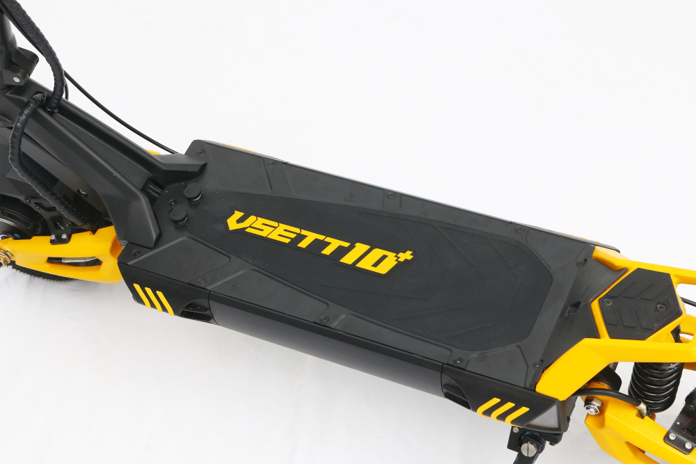 Vsett 10+ The VSETT 10+ is one of the most hyped next generation scooters for this year. Combining comfort, performance and safety. The 60V 20.8 Ah, 25.6 Ah or 28 Ah battery will give you a range of about 65km, 80km in the 25.6 Ah version or 90km in the 28 Ah version. Equipped with two 1400W brushless motors the VSETT 10+ offers a top speed of 80km/h (on private land). It is delivered with a limiter at 25km/h. Top speed: 80 km/h 10+ Lite 20.8 Big Display 10+ Super 25.6 Big Display 10+ Pro 28 Big Display