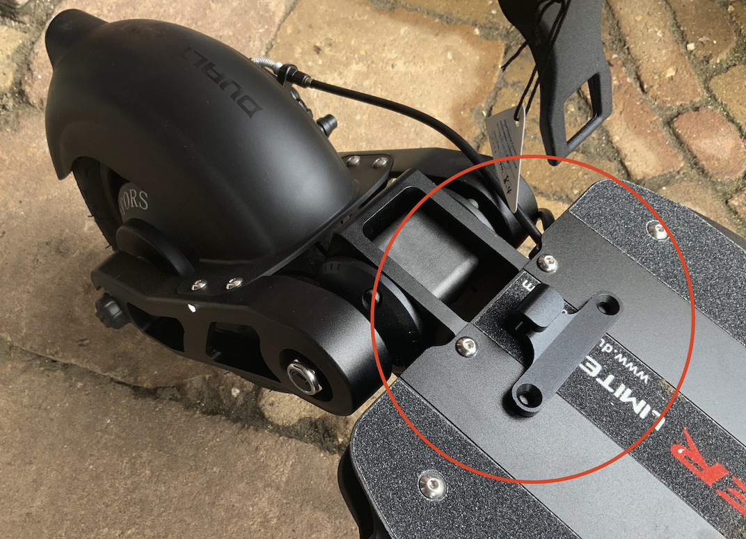 Install Dualtron Spider steering column hook Install Dualtron Spider steering column hook *This only applies to newer Dualtron Spider models (we do not sell the old ones anymore), older Dualtron Spiders do not have a mounting hook to fold the steering column.
