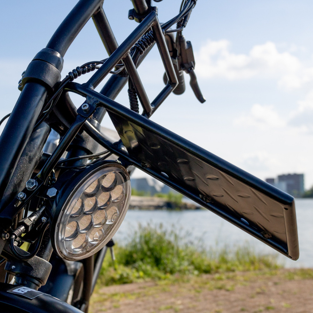 Front carrier Knaap Bike Pimp up your Knaap Bike and easily take along extra things with the front carrier specially made for the Knaap Bike Black and Knaap Bike Space Grey.