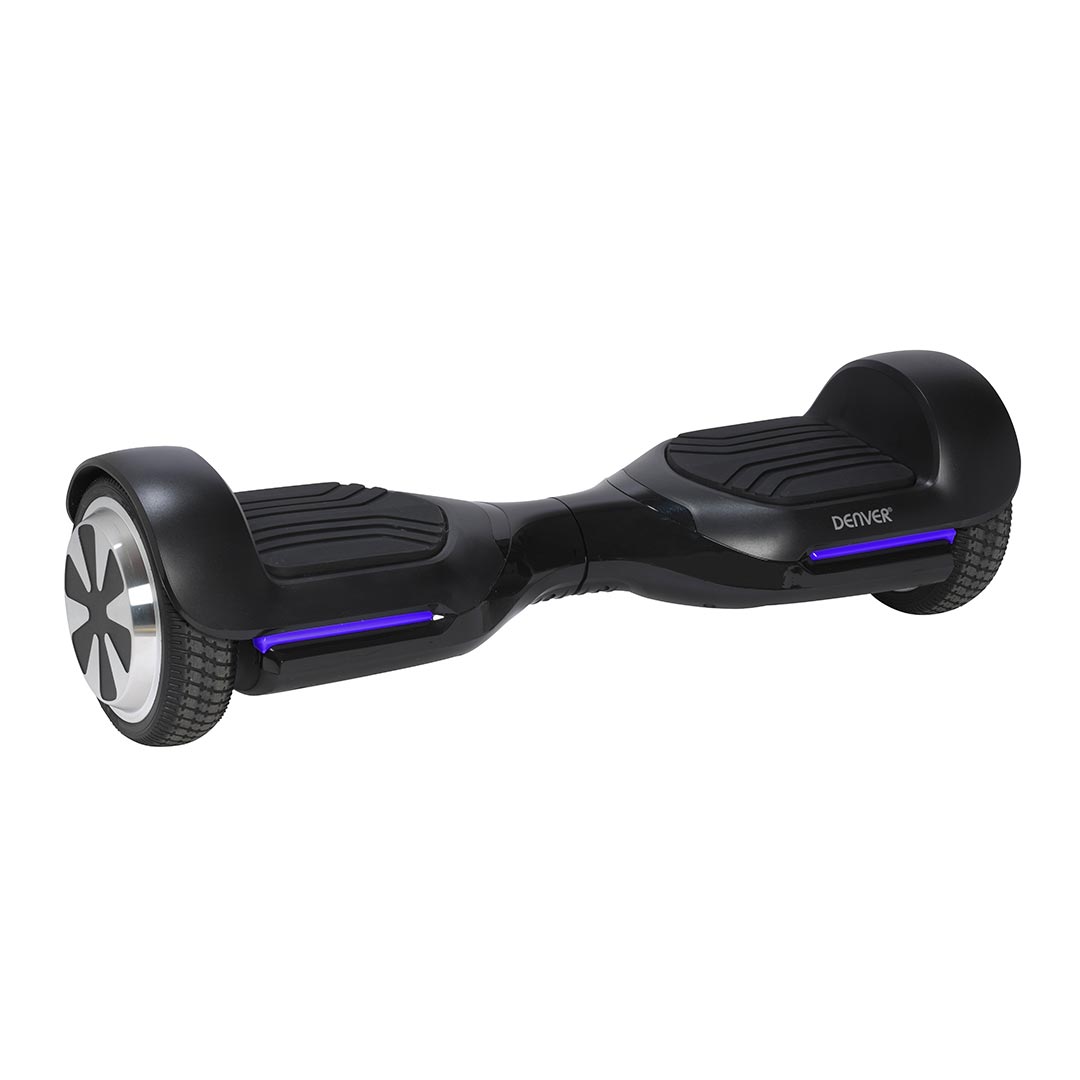 6,5” hoverboard - Black With the Denver HBO-6750 6.5" hoverboard you can go anywhere. The Denver hoverboard has 2 350W engines and a dual balancing system. The hoverboard runs up to 15km/h and go as far as 15 kilometers. The aluminium rims with solid rubber tires give you extra grip. The hard body ABS casing can carry up to 120kg and has LED lights in the front of the hoverboard. The built in rechargeable battery with a max capacity of 4000mAh takes around 4 hours to fully charge. You can connect this hoverboard to the hoverkart.